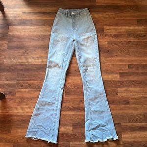 Women’s boot cut light blue jeans. Size 26